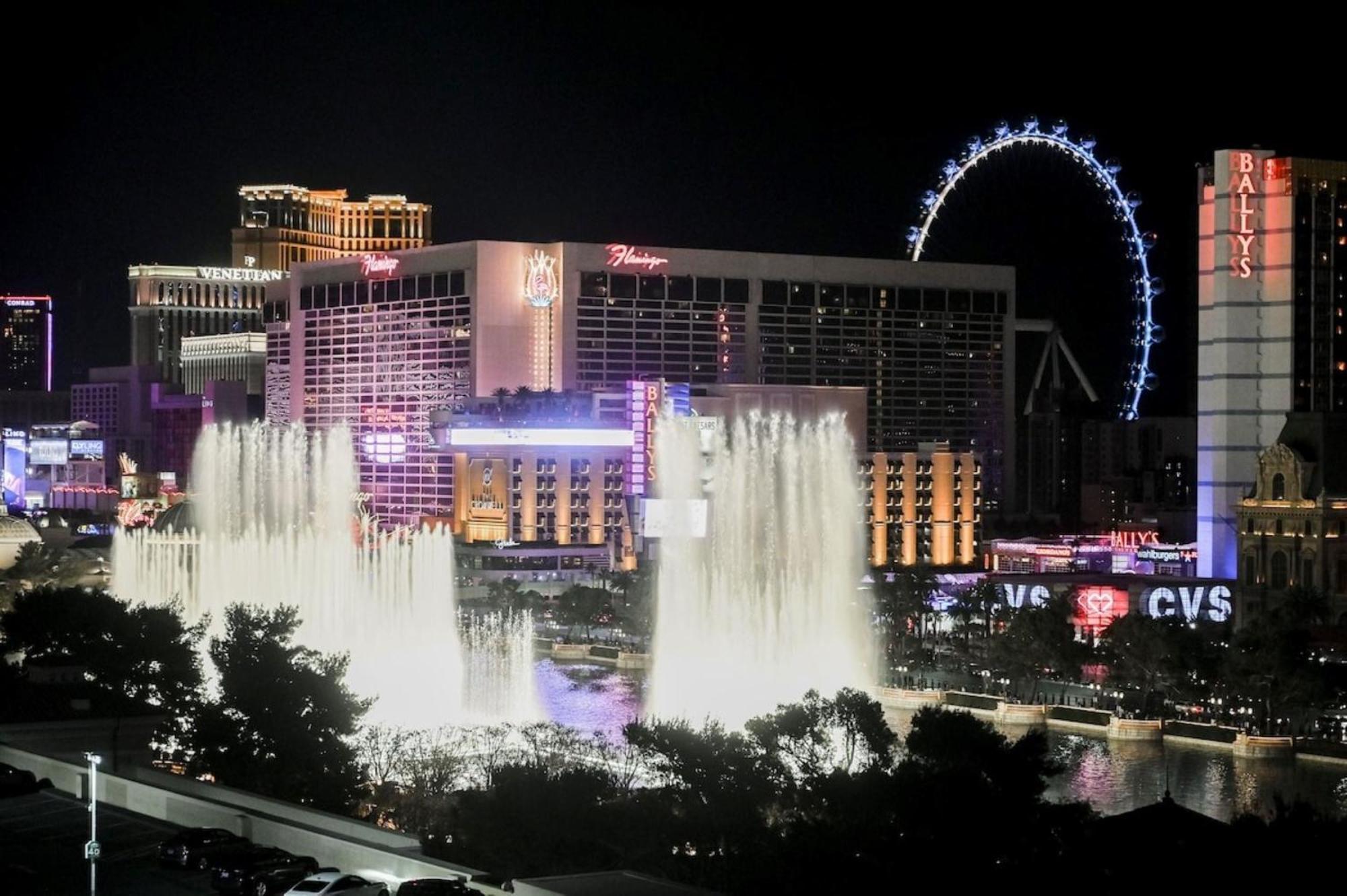Iconic Vegas Views - 6 Comfy Beds, No Resort Fees, Center Strip! Лас Вегас Екстериор снимка